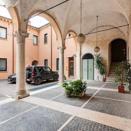 Residenza Palazzo Petrozzani Διαμέρισμα Μάντοβα Εξωτερικό φωτογραφία