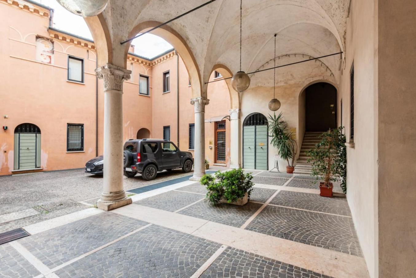 Residenza Palazzo Petrozzani Διαμέρισμα Μάντοβα Εξωτερικό φωτογραφία